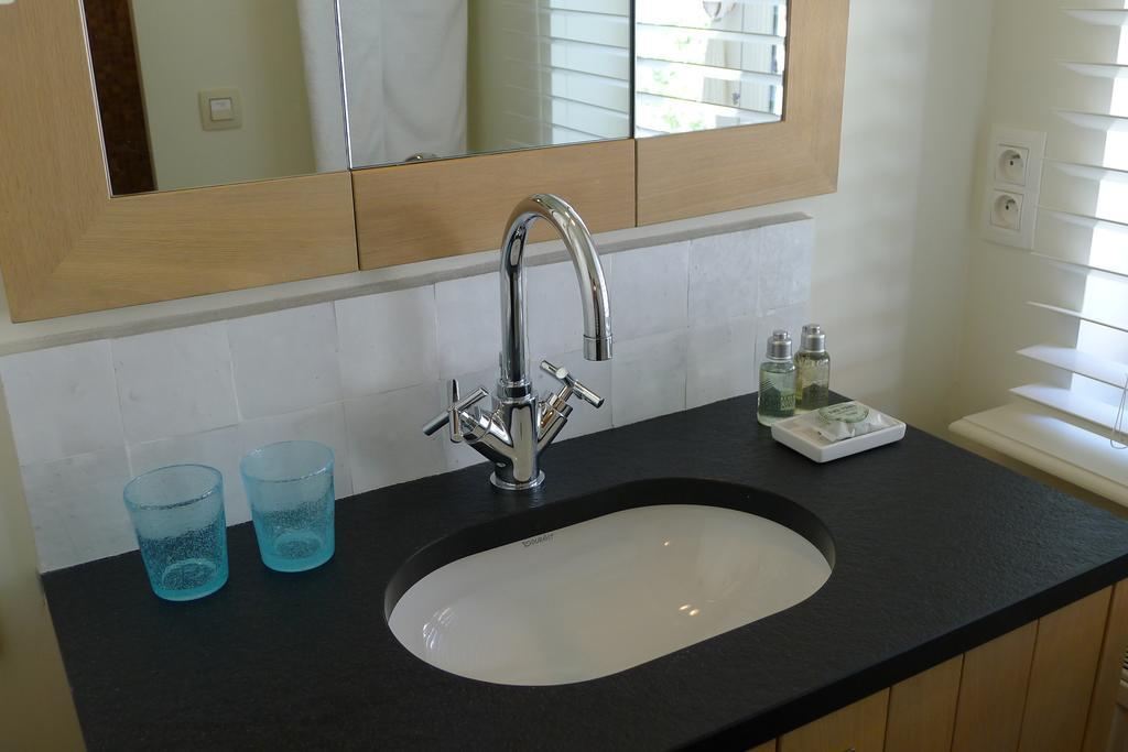 The Herring'S Residence - Stylish Private Cottage With Breakfast In Historic Center - Adults-Only Brügge Zimmer foto